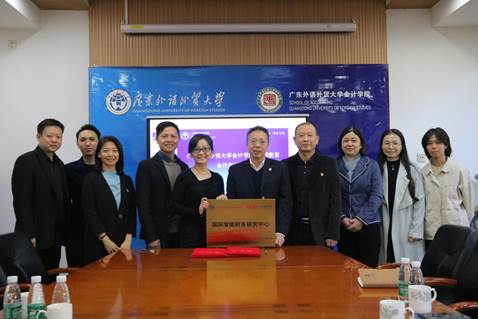 说明: E:\2 宣传\2 学院活动照片\20211201 伟德bv国际体育+中博教育签约\选\IMG_2375.JPG