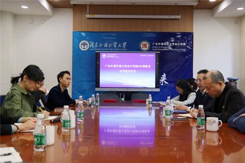 说明: E:\2 宣传\2 学院活动照片\20211201 伟德bv国际体育+中博教育签约\选\IMG_2357.JPG